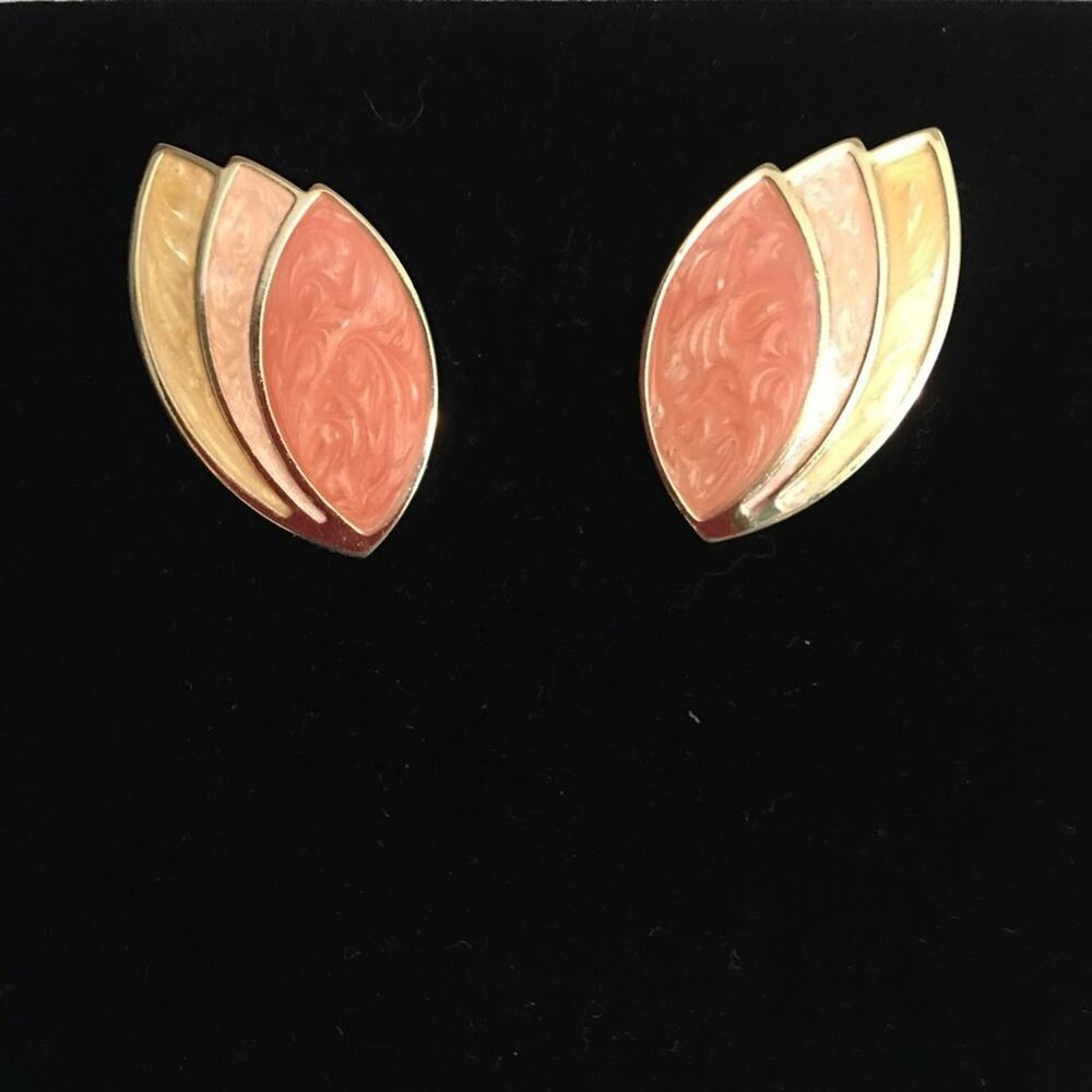 Vintage Pierced Gold Tone Inlay Earrings Retro 80's 90's Pink Beige